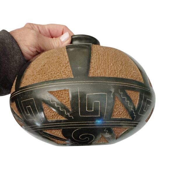Vintage Hand Carved South American Pottery Vase - Picture 4 of 11